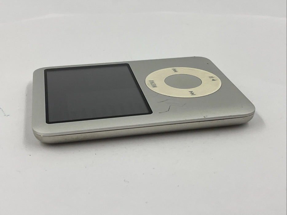 Apple iPod Nano 3rd Gen 8GB Silver A1236