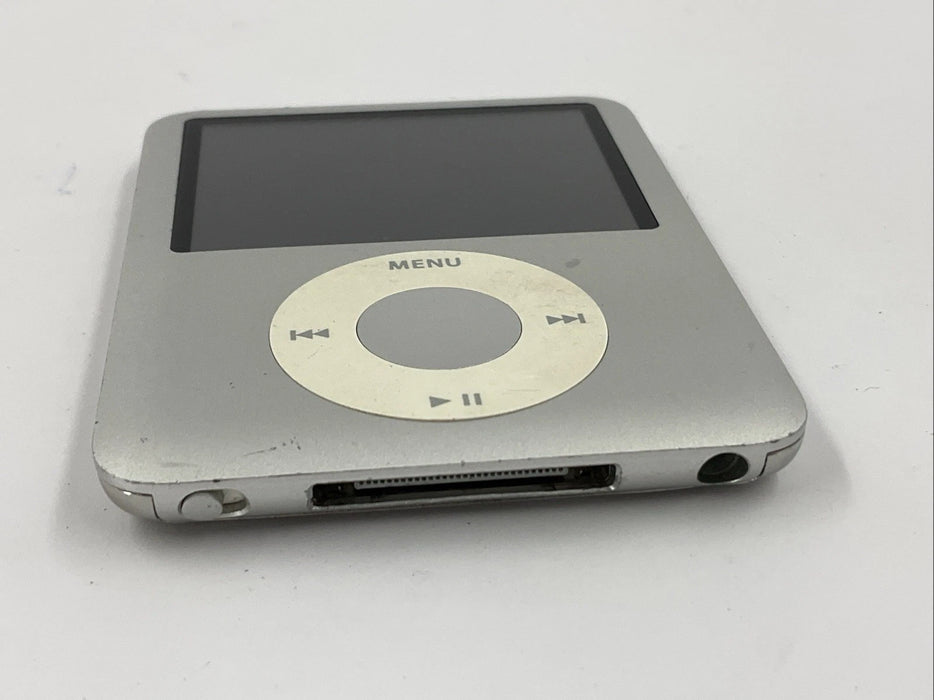 Apple iPod Nano 3rd Gen 4GB Silver A1236
