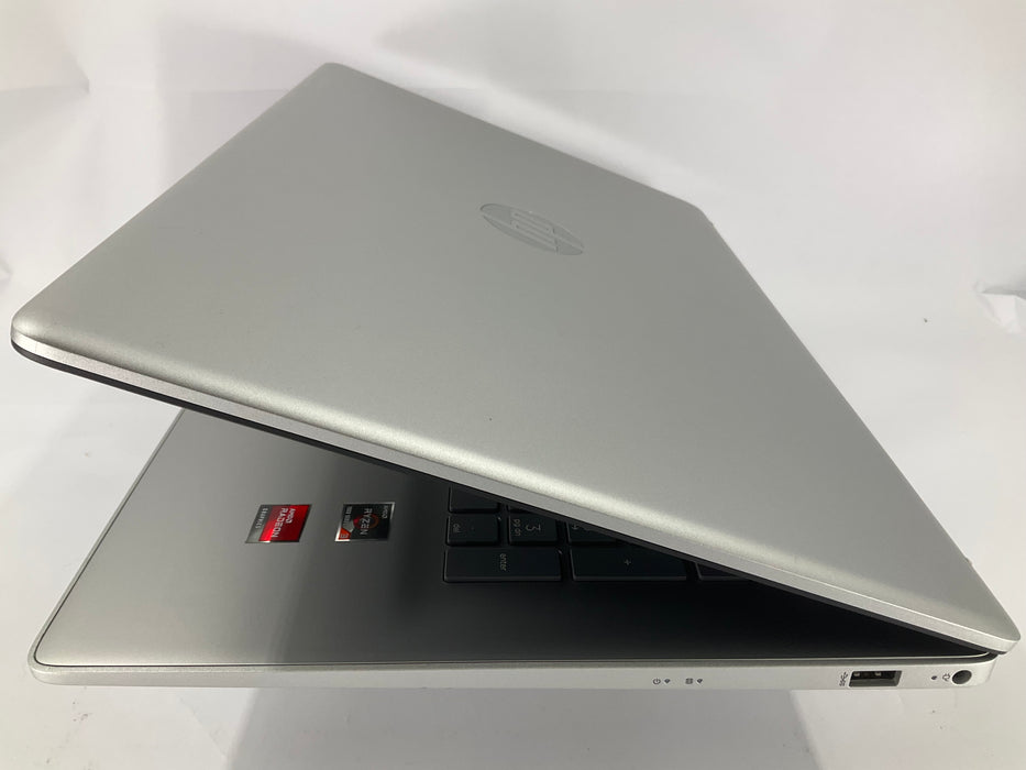 HP 17-cp2035cl 17.3" Touch AMD Ryzen 7 7320U 1TB 8GB A Win 11 Pro