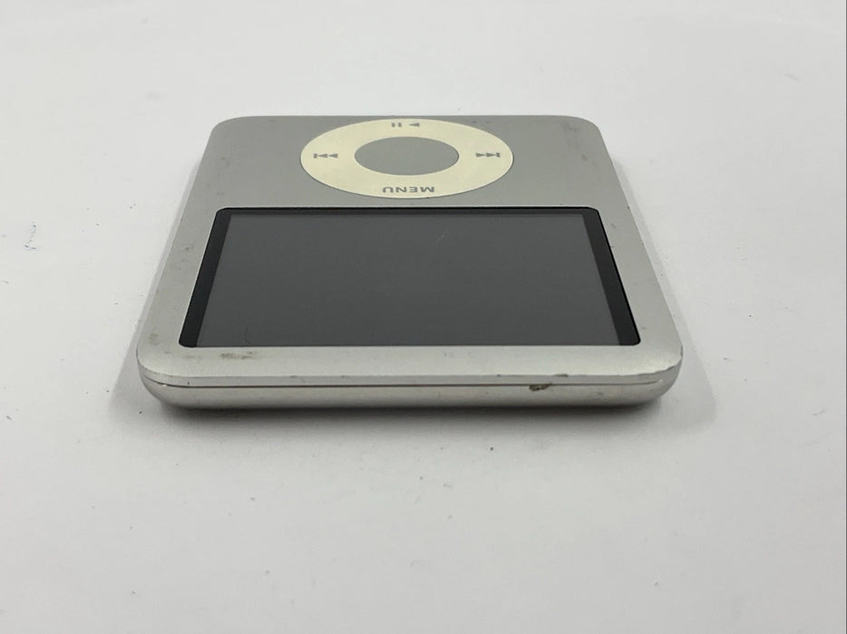Apple iPod Nano 3rd Gen 8GB Silver A1236
