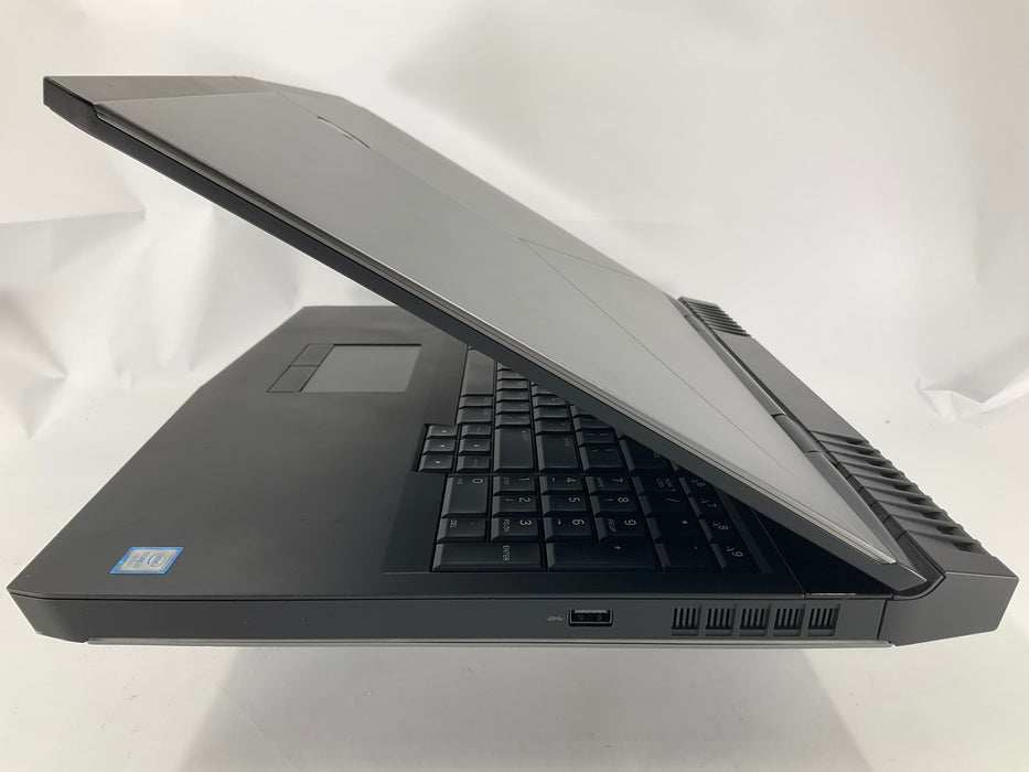 Alienware 17 R4 17.3" Core i7-7700HQ 1TB(SSD) 256GB(NVME) 16GB GTX 1060 6GB