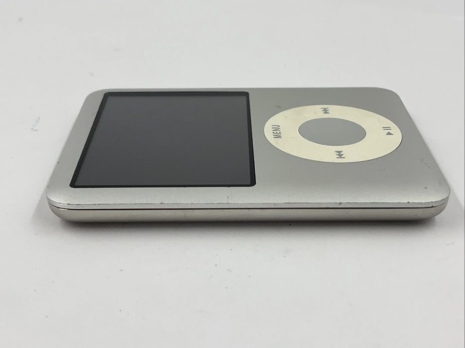Apple iPod Nano 3rd Gen 4GB Silver A1236