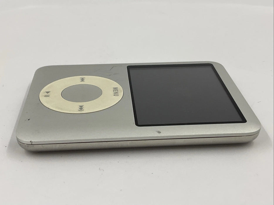Apple iPod Nano 3rd Gen 8GB Silver A1236