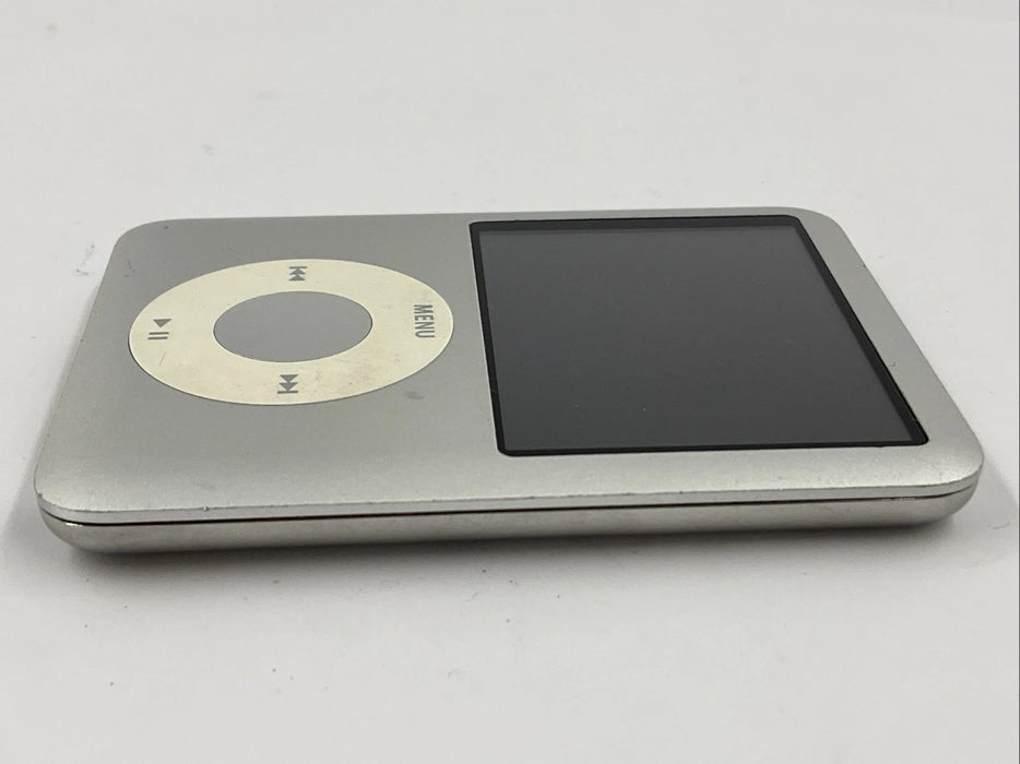 Apple iPod Nano 3rd Gen 4GB Silver A1236
