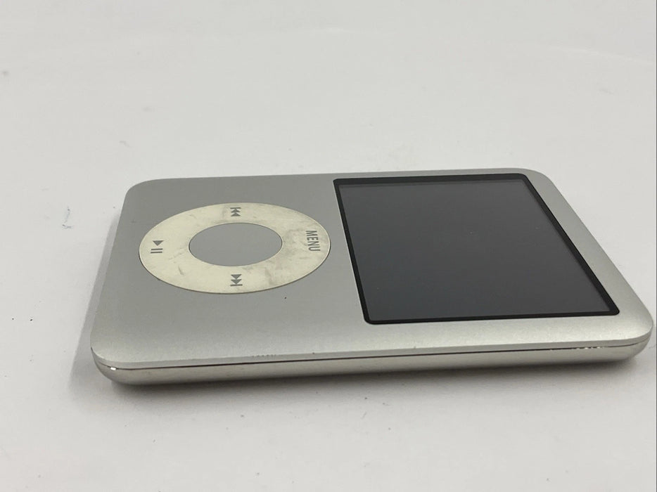Apple iPod Nano 3rd Gen 4GB Silver A1236