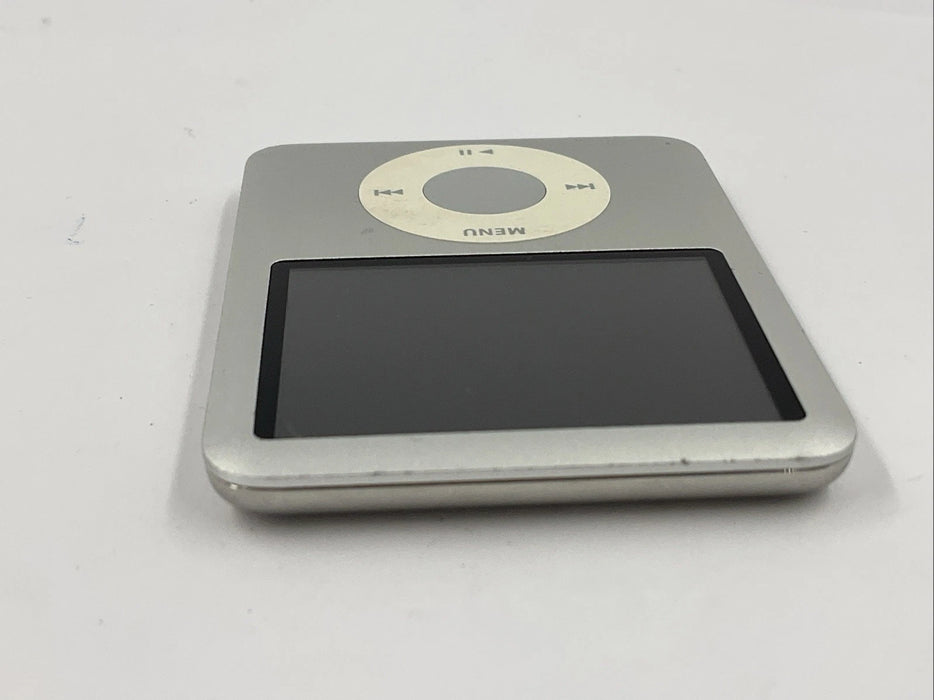 Apple iPod Nano 3rd Gen 4GB Silver A1236