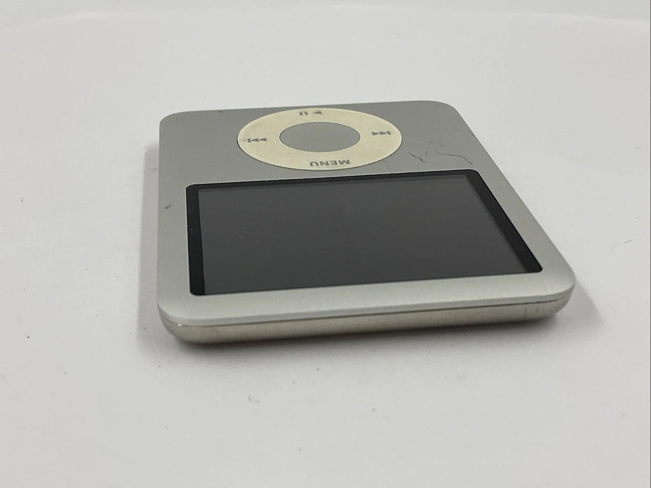 Apple iPod Nano 3rd Gen 8GB Silver A1236